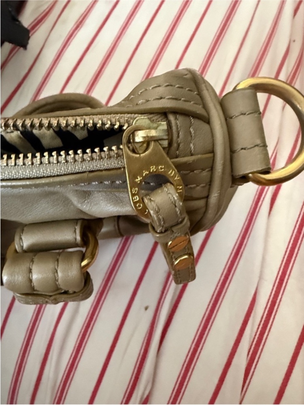 ☀️SALE!☀️ Marc Jacobs Totally Turnlock Lil Shifty Taupe Leather Bag - Picture 8 of 11